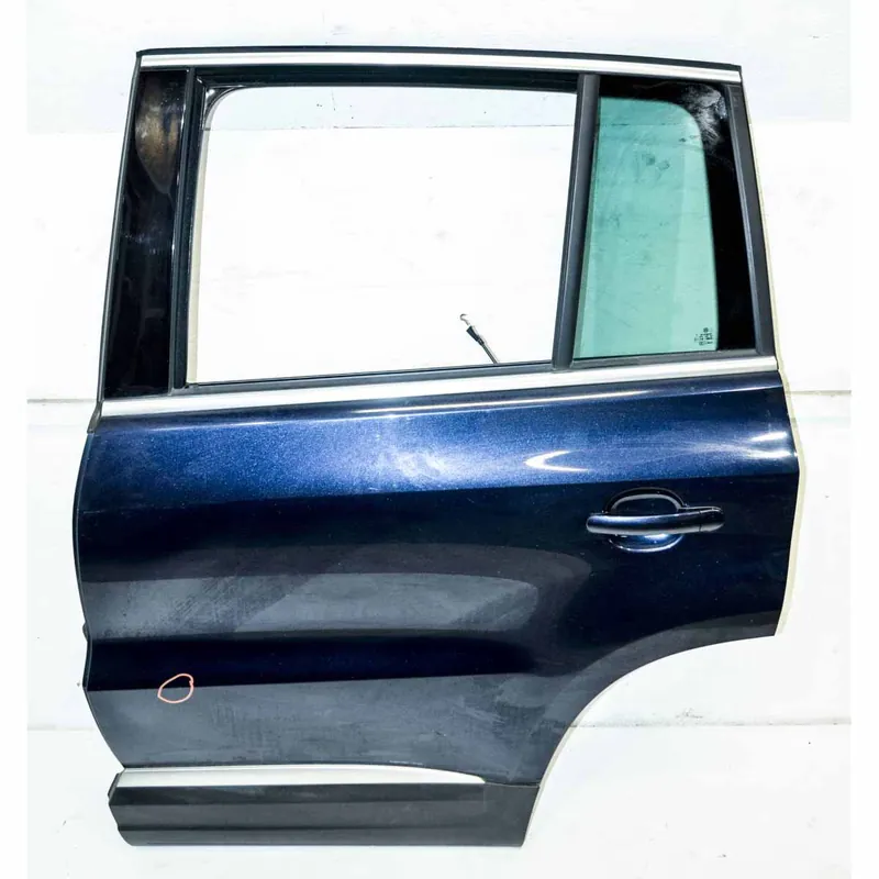 Cenová Bomba dveře zadní levé VW Tiguan 5N0 lift5N0833055A - lehce poškozené