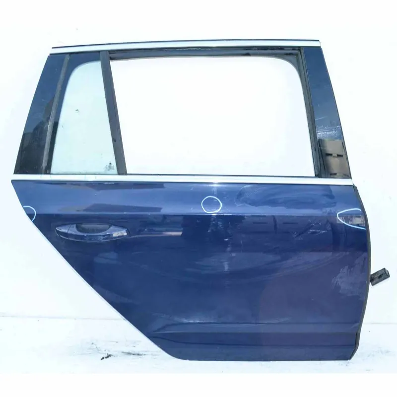 Značkový dveře zadní pravé ŠKODA Octavia III 5E0 combi - poškozené