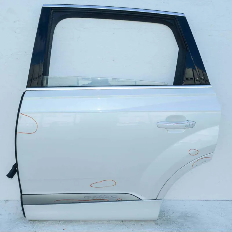 Doprava Zdarma dveře zadní levé AUDI Q7 4M0 - poškozené