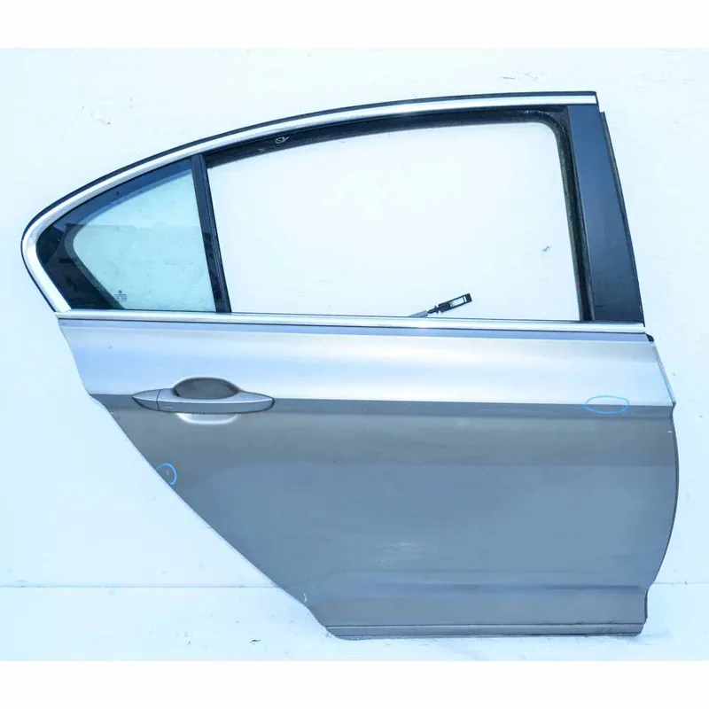 Bezpečná Platba dveře zadní pravé - kompletní VW Passat B8 3G0 sedan - poškrábaný lak