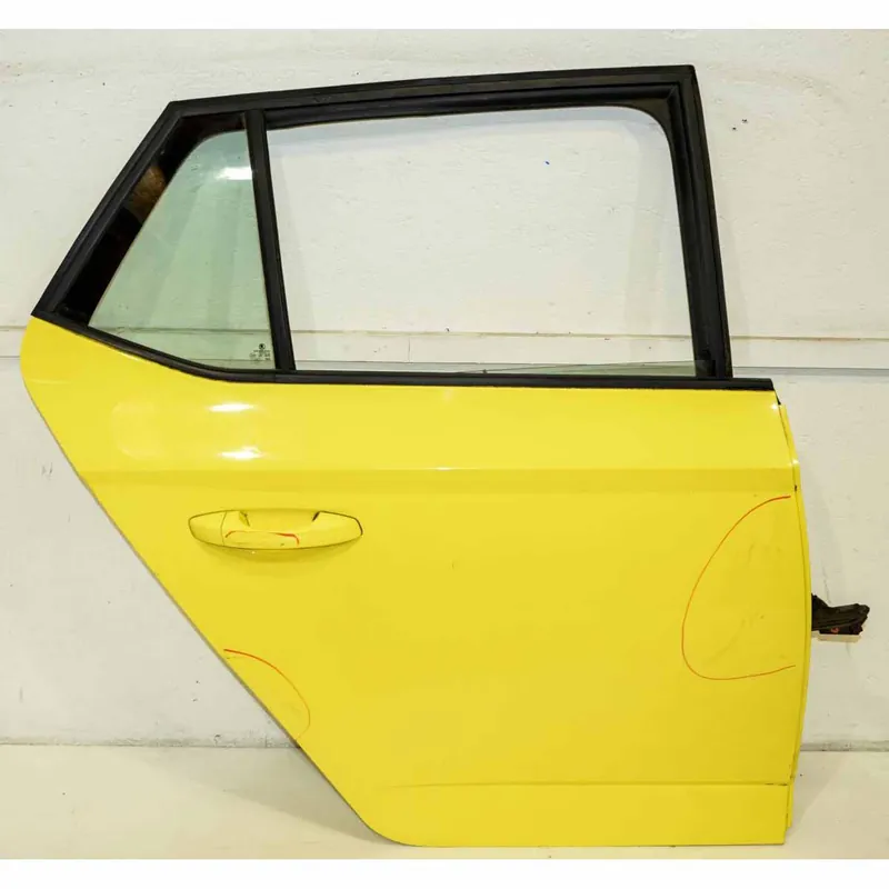 dveře pravé zadní ŠKODA Fabia III 6V0 HB - lehce poškozené Nová Kolekce