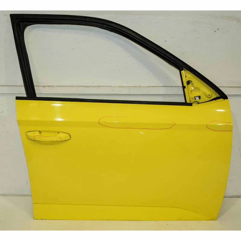 dveře pravé přední ŠKODA Fabia III 6V06V0831312 - poškrábaný lak Dokud Zásoby Vydrží