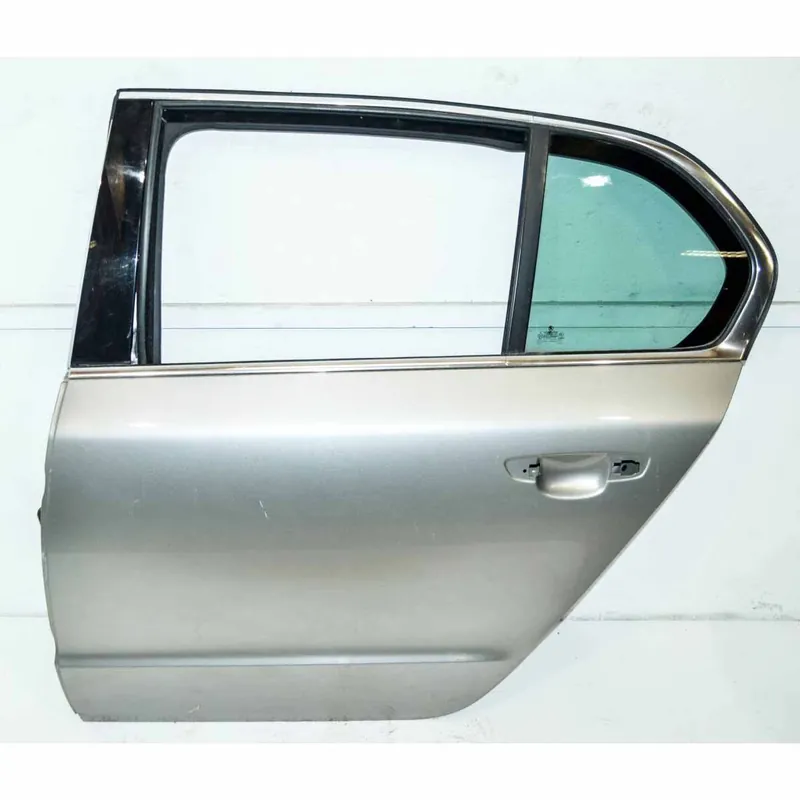 dveře zadní levé ŠKODA Superb II 3T0 (lift) sedan - poškrábaný lak Nejlepší Cena