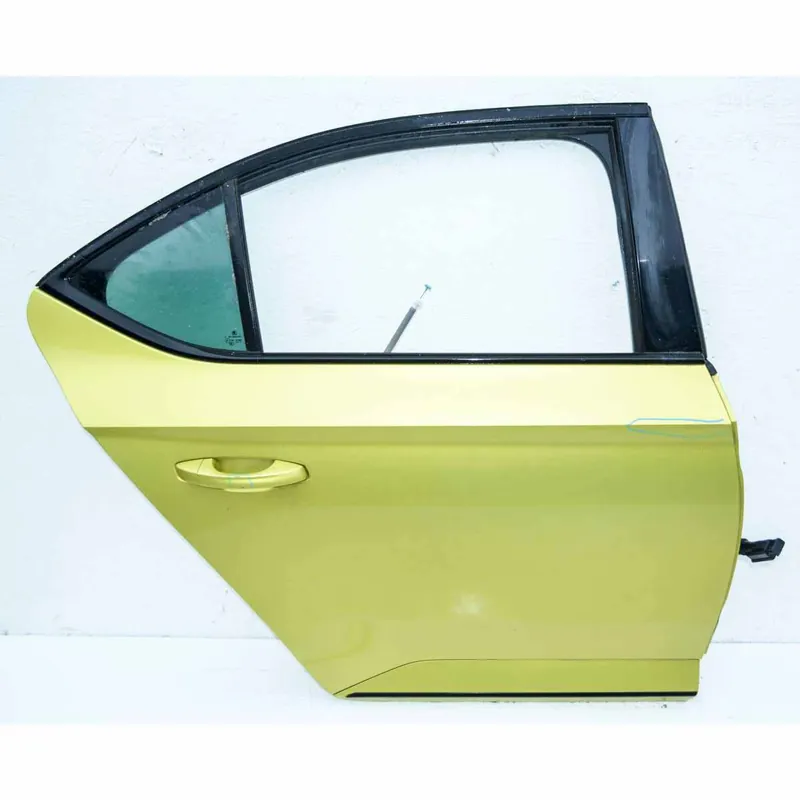 Dokud Zásoby Vydrží dveře zadní pravé ŠKODA Superb III 3V0 Sportline - poškrábaný lak