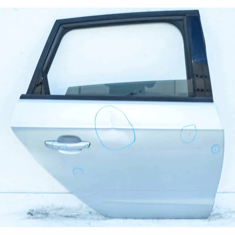 Vysoce Kvalitní dveře pravé zadní AUDI A3 8V0 5DV - poškozené