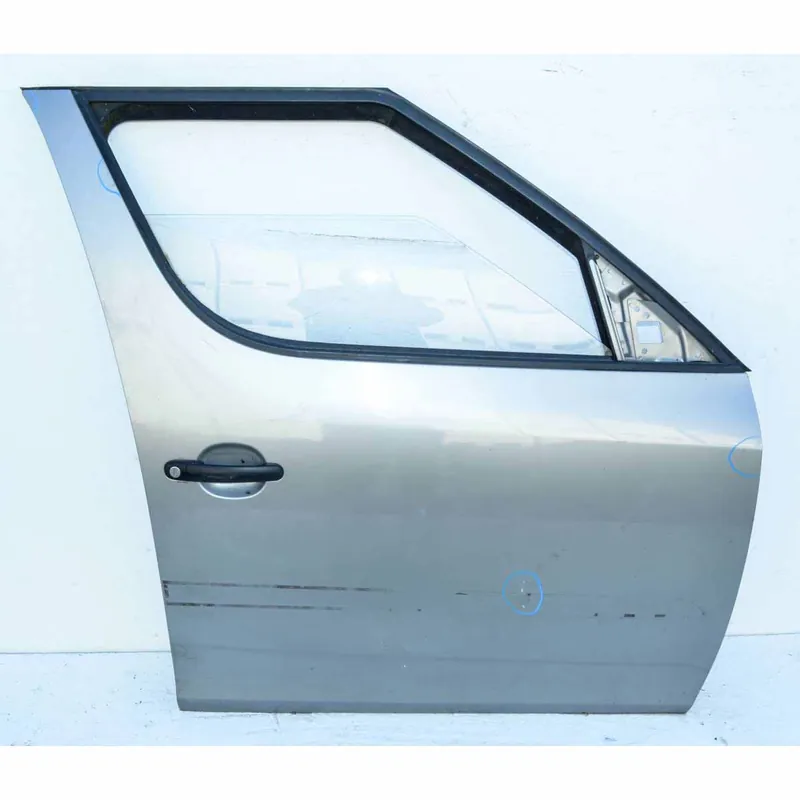 dveře pravé přední ŠKODA Roomster 5J75J7831312 - poškozené Pouze Dnes