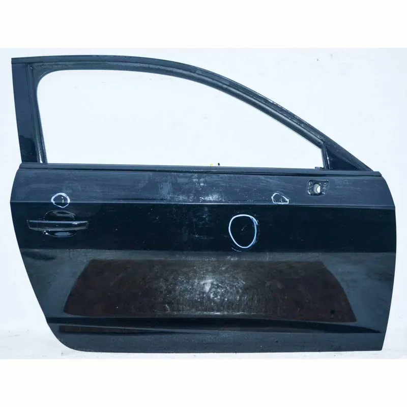 Dokud Zásoby Vydrží dveře přední pravé AUDI A3 8V0 lift 3DV8V3831052C - lehce poškozené