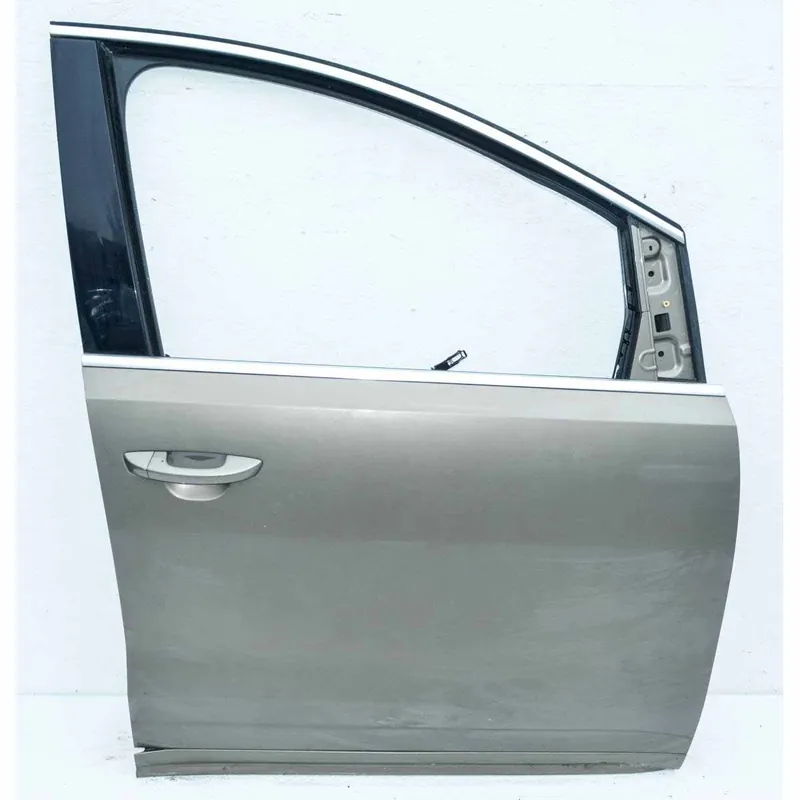Aktuální dveře přední pravé VW Sharan 7N07N0831056AF - poškozené - bez spodní lišty