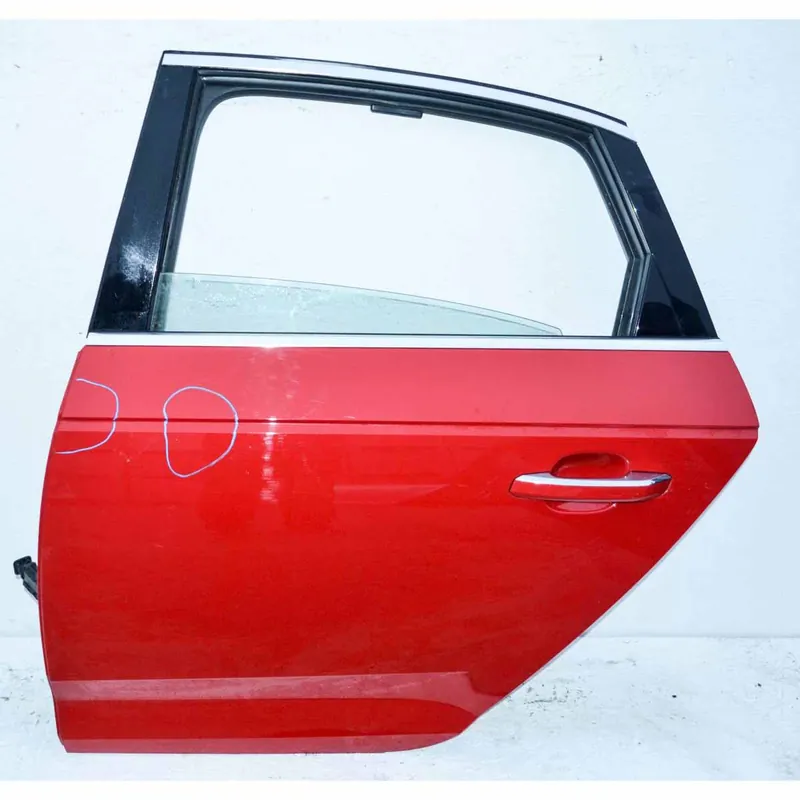 Víkendová Akce dveře zadní levé AUDI A4 8W0 sedan8W5833051 - poškozené