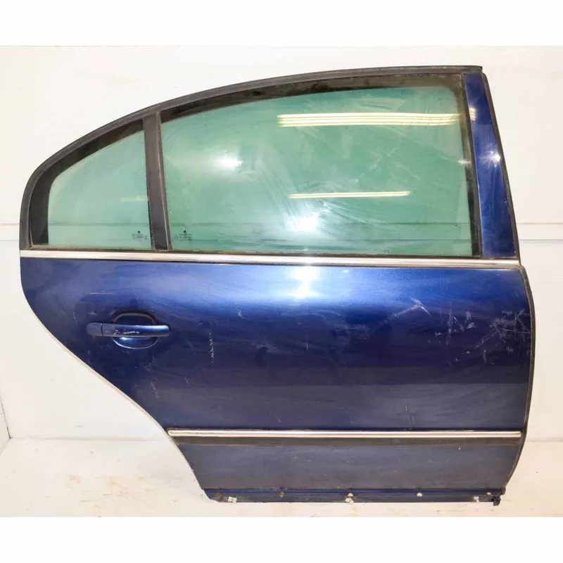 Jen Po Omezenou Doba dveře pravé zadní - kompletní ŠKODA Superb I 3U0 2002-20083U5833052 - poškrábaný lak