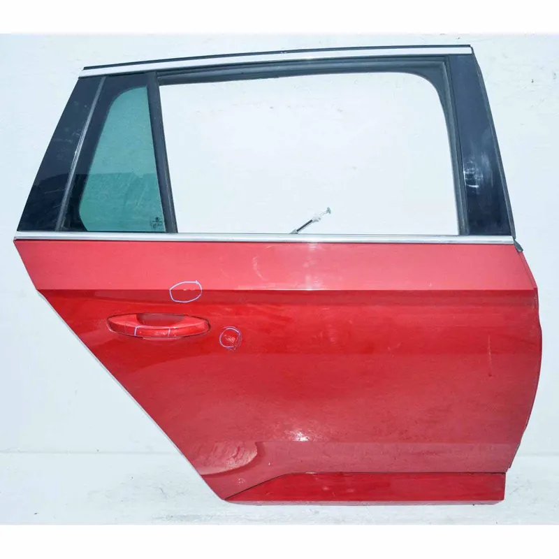 Akční Nabídka dveře zadní pravé ŠKODA Superb III 3V0 combi3V9833052 - lehce poškozené, bez dolní lišty