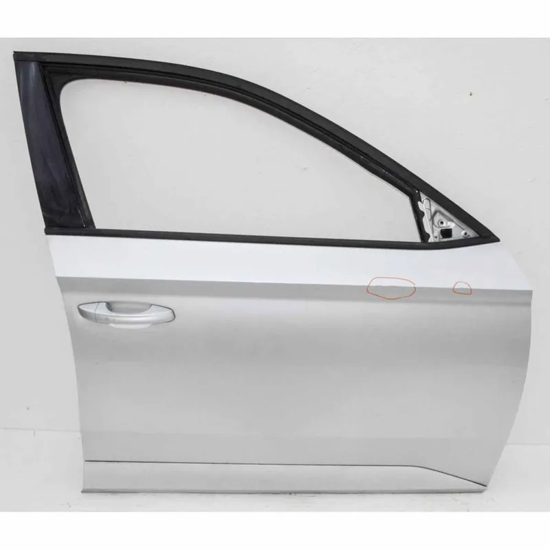 dveře přední pravé ŠKODA Superb III 3V03V0831312A - lehce poškozené Finální Výprodej