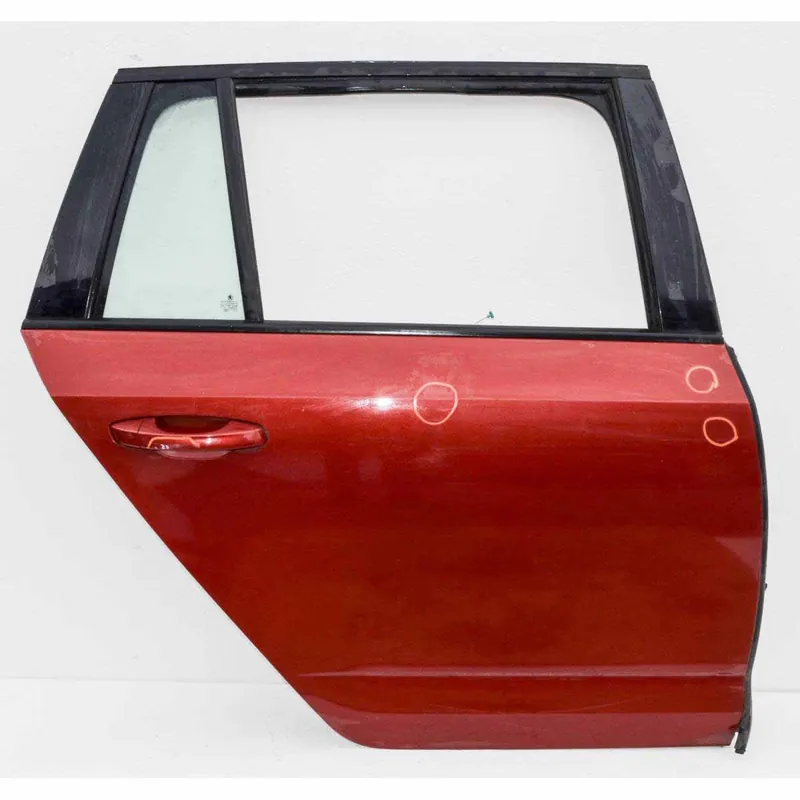 dveře zadní pravé ŠKODA Octavia III 5E0 combi5E9833312 - lehce poškozené Horká Nabídka