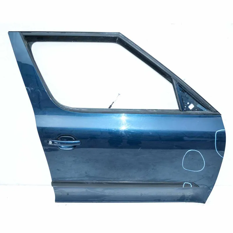 dveře přední pravé ŠKODA Yeti lift 5L05L0831312B - poškozené Top Prodej