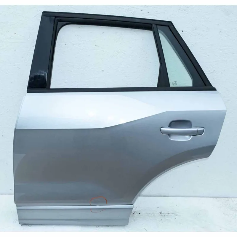 Aktuální dveře zadní levé AUDI Q2 GA81A833051A - lehce poškozené