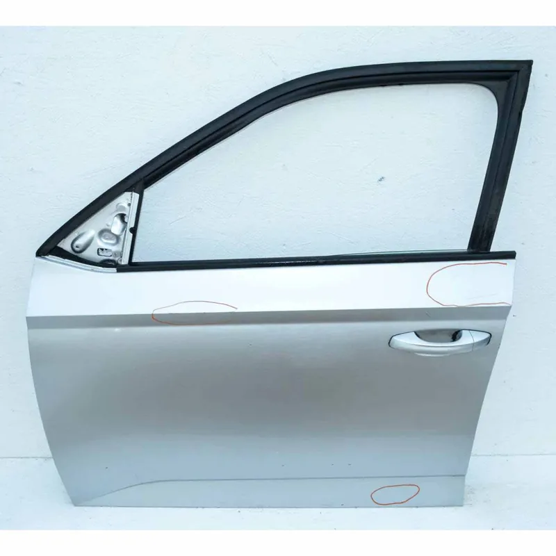 Akční Nabídka dveře levé přední ŠKODA Fabia III 6V06V0831311 - poškozené