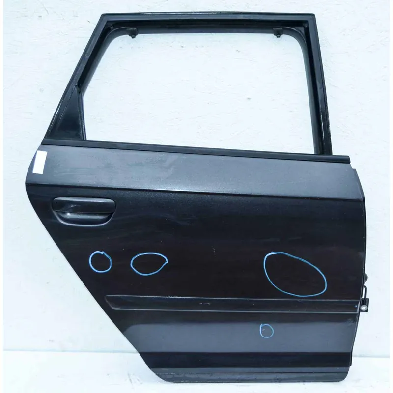 dveře pravé zadní AUDI A3 8P0 r.v. 07 - lehce poškozené Výprodej