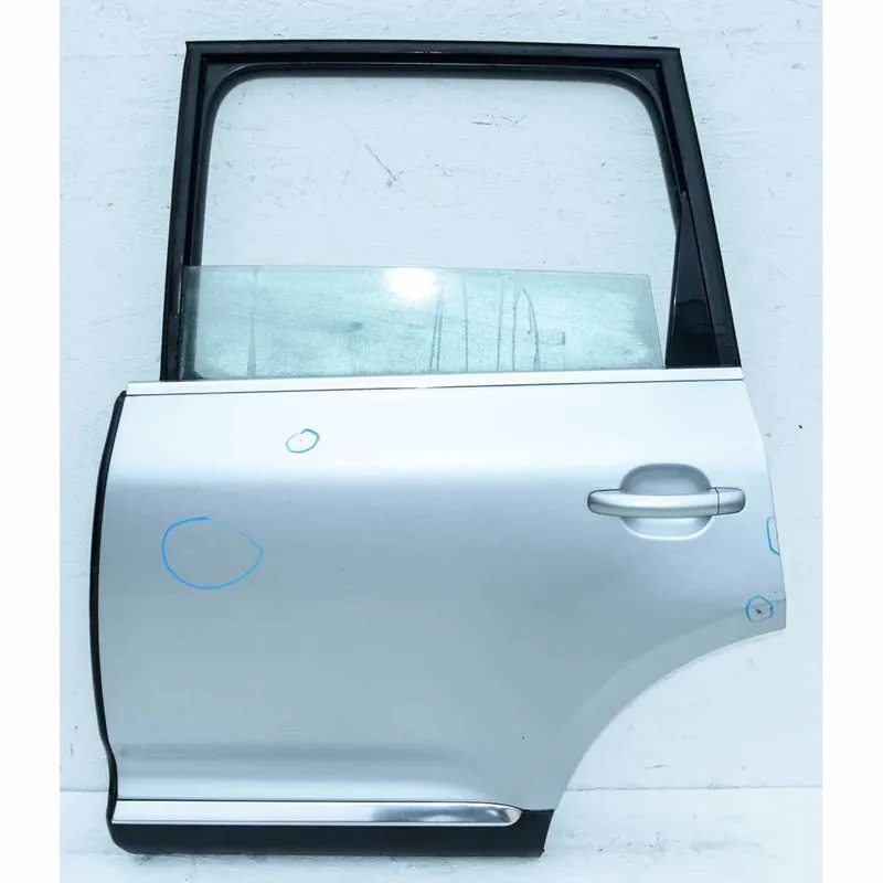 zadní dveře levé VW Touareg 7LA 7L67L0833055M - poškozené Vysoce Kvalitní