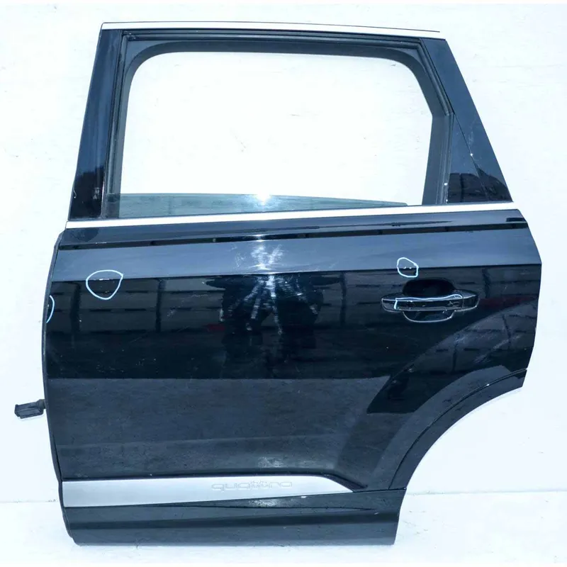 Bezpečná Platba dveře zadní levé AUDI Q7 4M04M0833051E - lehce poškozené