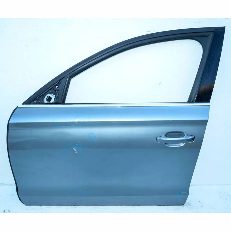 dveře levé přední AUDI A8 4H0 - poškozené Hit Sezóny