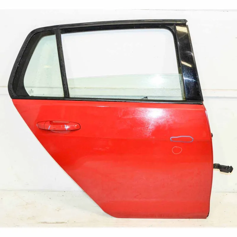 Aktuální dveře zadní pravé VW Golf VII 5G0 (lift) HB - lehce poškrabané, bez bočního těsnění