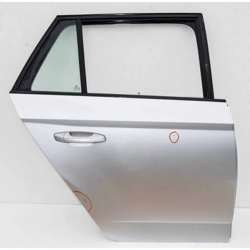 dveře zadní pravé ŠKODA Fabia III 6V0 combi6V9833312 - poškrábaný lak Odeslání Ihned