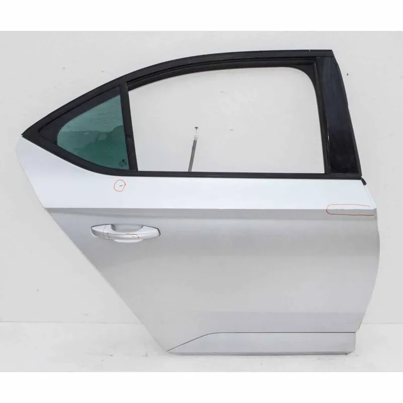 Top Prodej dveře zadní pravé ŠKODA Superb III 3V0 sedan3V5833312 - poškrábaný lak