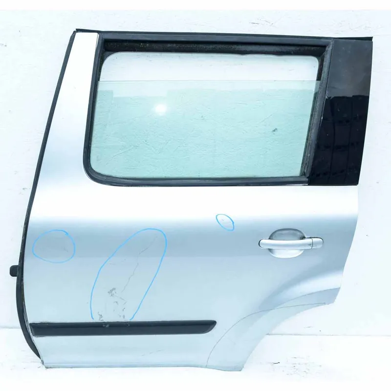 dveře zadní levé ŠKODA Yeti 5L05L0833311 - poškozené Odeslání Ihned