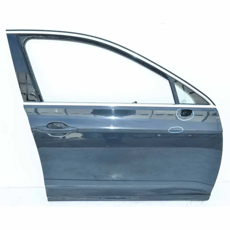 Akce dveře pravé přední VW Passat B8 3G03G0831056AE - lehce poškozené