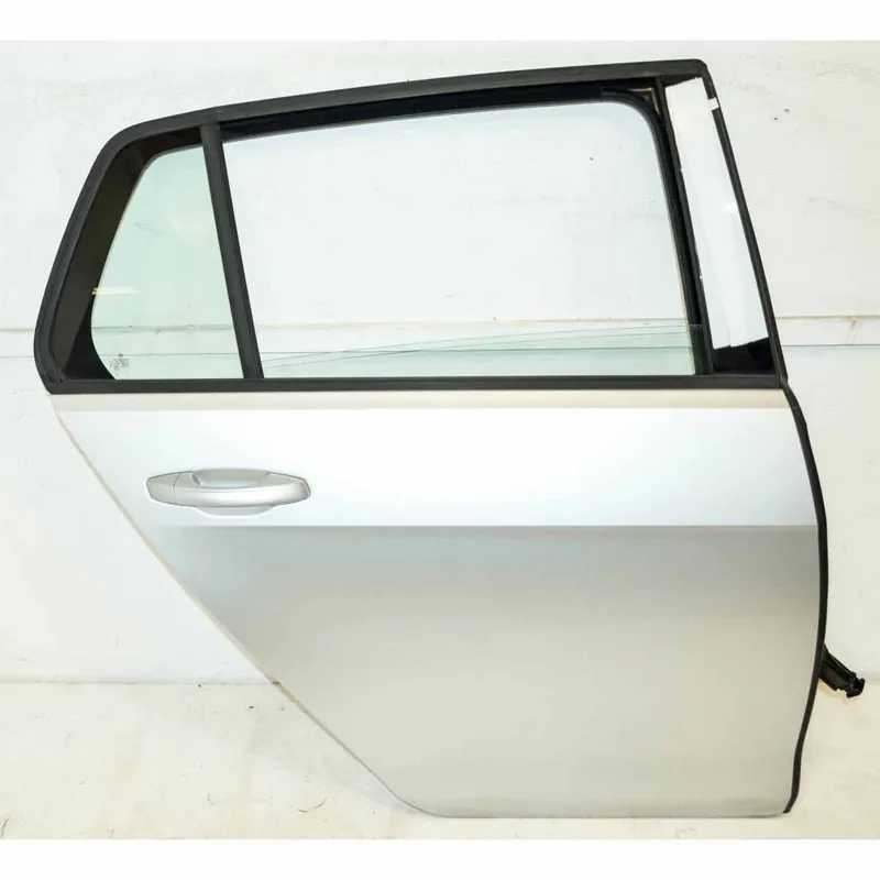 Aktuální dveře zadní pravé VW Golf VII 5G0 HB5G4833056AC - poškrábaný lak