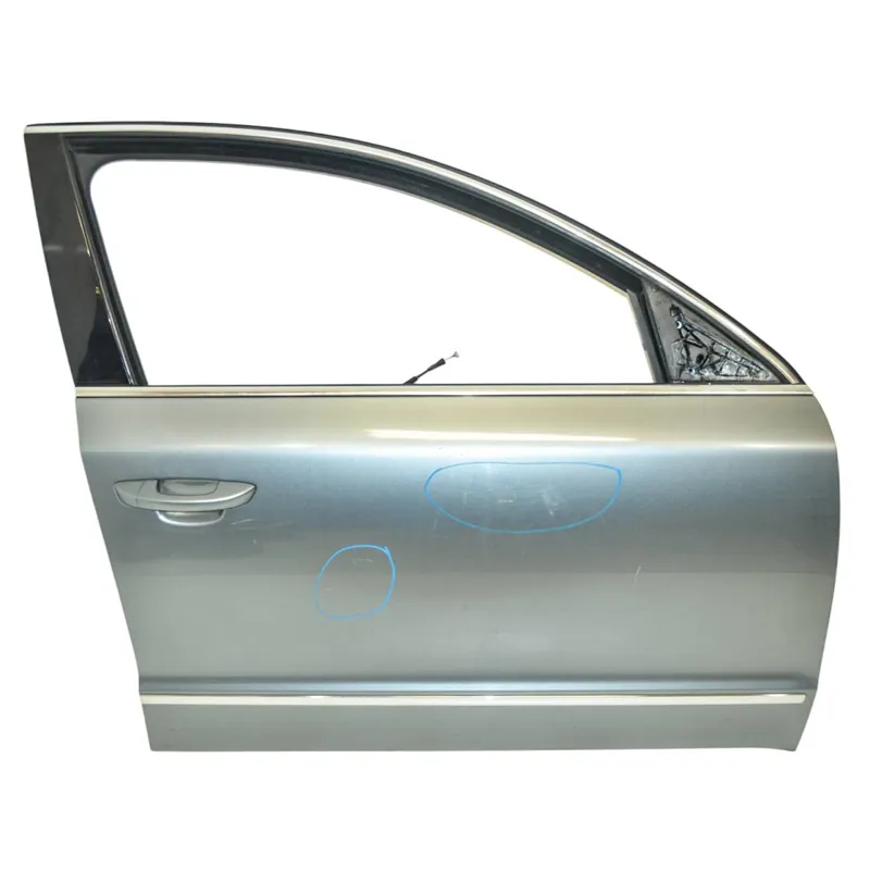 Ihned K Objednání dveře přední pravé ŠKODA Superb II 3T0 (lift)3T0831056 - lehce poškozené