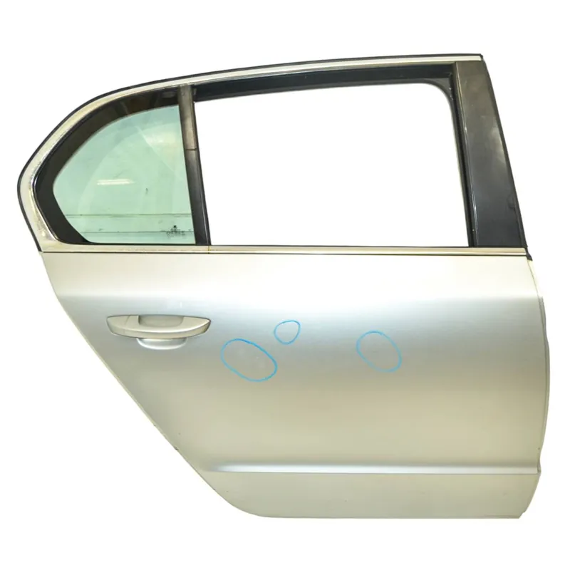 dveře zadní pravé ŠKODA Superb II 3T0 (lift) sedan3T5833056 - poškozený lak Pouze Dnes