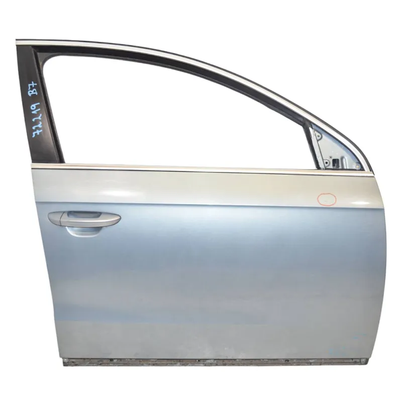 Aktuální dveře přední pravé VW Passat B7 3AA Alltrack3AA831056 - lehce poškozené