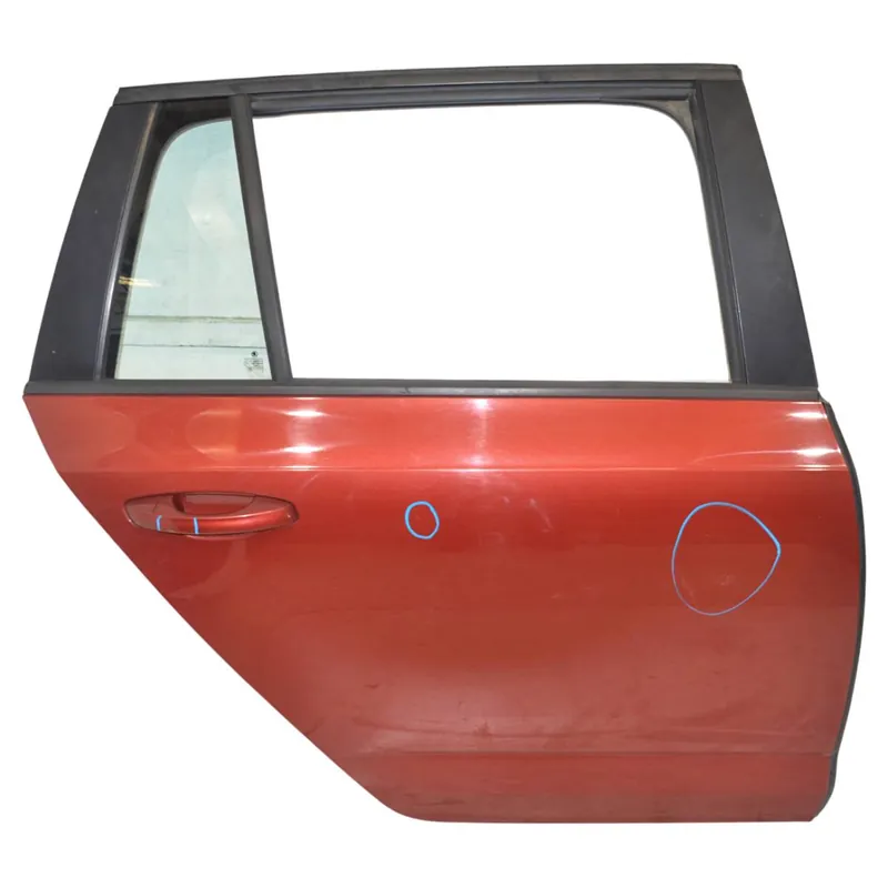 dveře zadní pravé ŠKODA Octavia III 5E0 (lift) combi5E9833052/A/B - poškrábaný lak Značkový