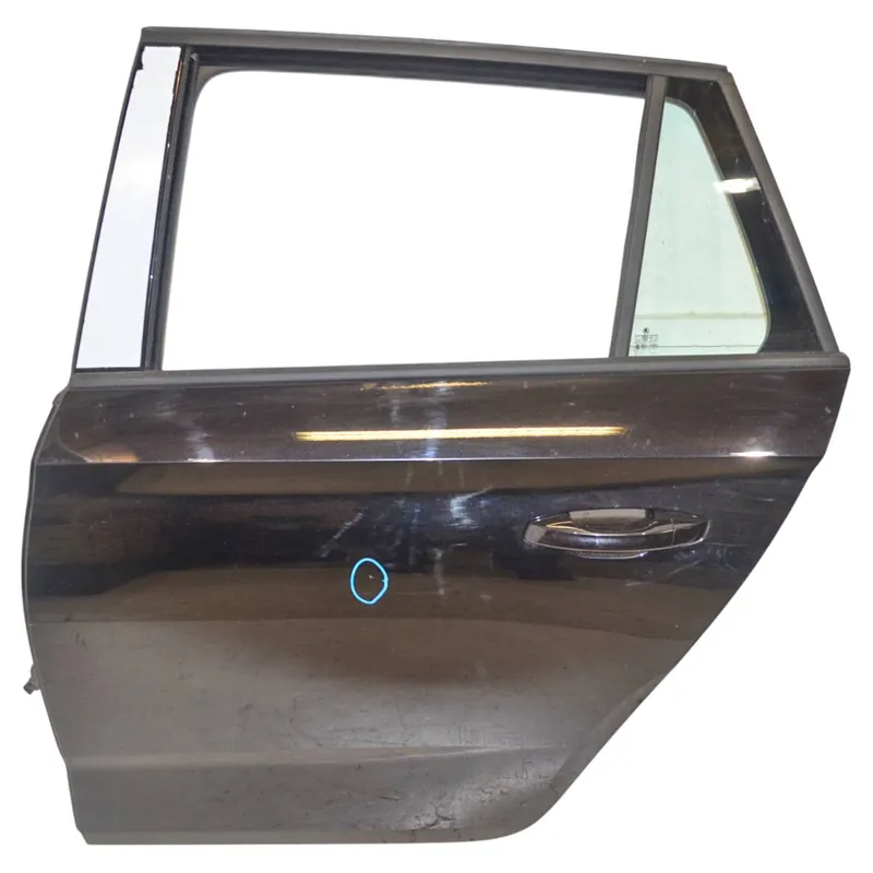 Aktuální dveře zadní levé ŠKODA Kamiq 658658833051A 658833051C 658833051B - lehce poškrábaný lak