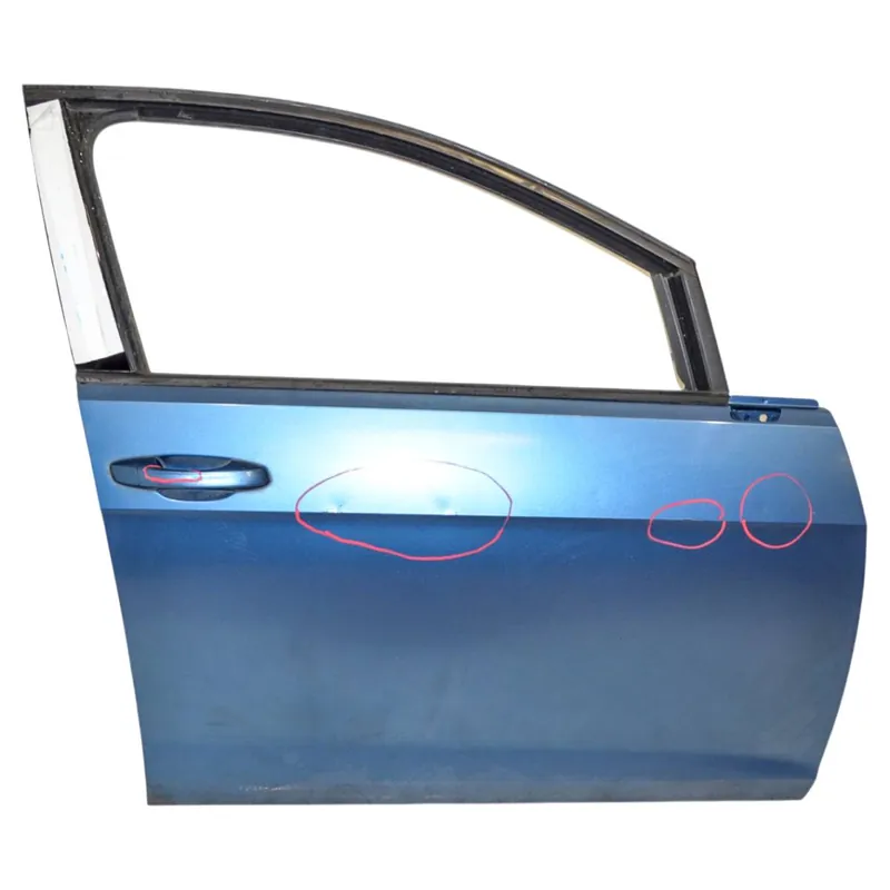 Výprodej dveře přední pravé VW Golf VII 5G05G4831056AR5G4831056AS - poškozené