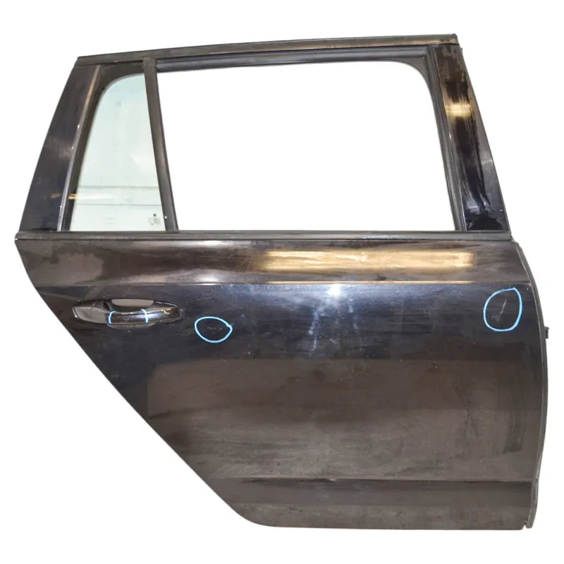 dveře zadní pravé ŠKODA Octavia III 5E0 (lift) combi 5E9833312 5E9833052/A/B - poškrábané Ihned K Objednání