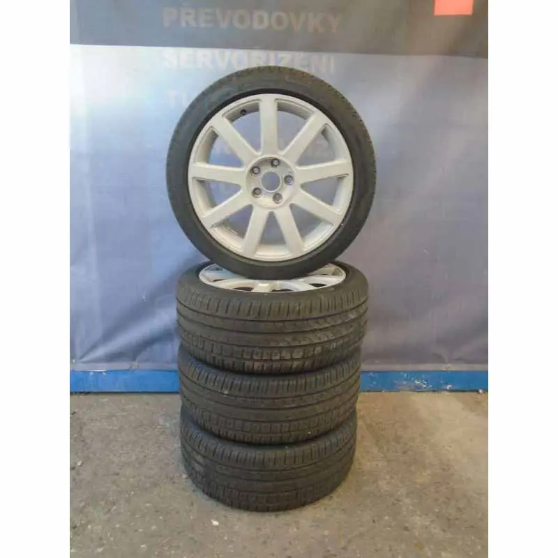 AUDI A4 8W0 sada kol s penu 245/40 R18 8,0Jx18H2 ET43 Objednat Nyní