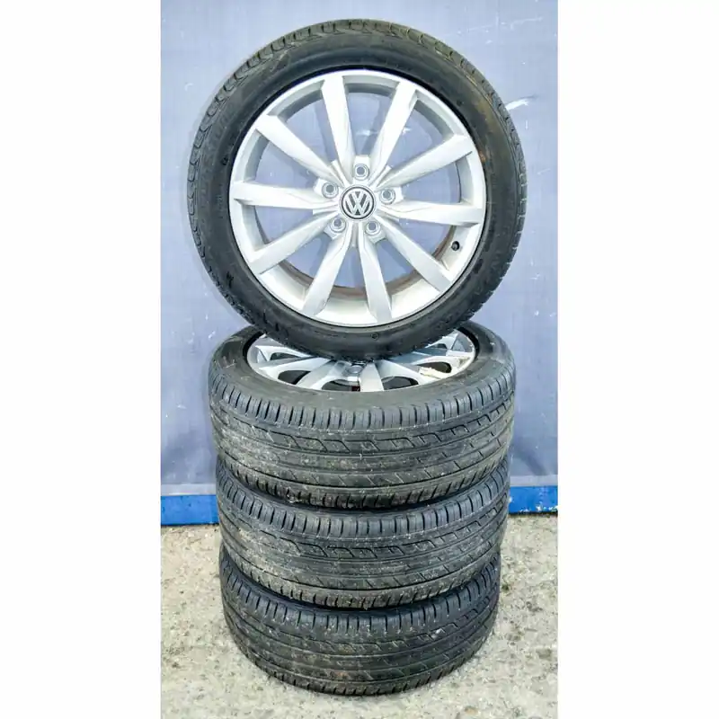 VW Golf VII 5G0 sada kol DIJON s pneu 225/45 R17 7Jx17H2 ET49 5G0601025CH 8Z8 - bez krytek Víkendová Akce