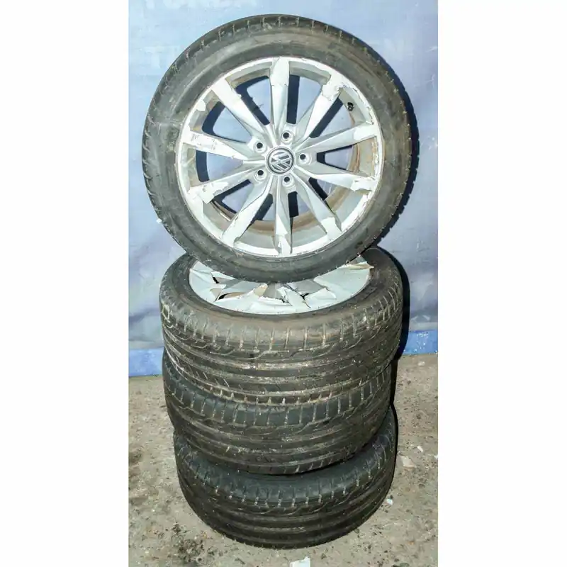 VW Golf VII 5G0 sada kol DIJON s pneu 225/45 R17 7Jx17H2 ET495G0601025CH8Z8 Autentický