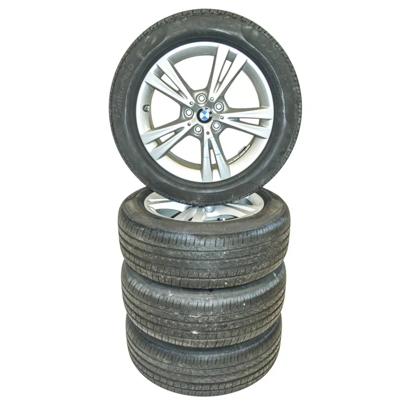 Značkový BMW X1 F48 sada kol s pneu 225/55 R17 E7,5Jx17H236106856064 - poškrábaný disk