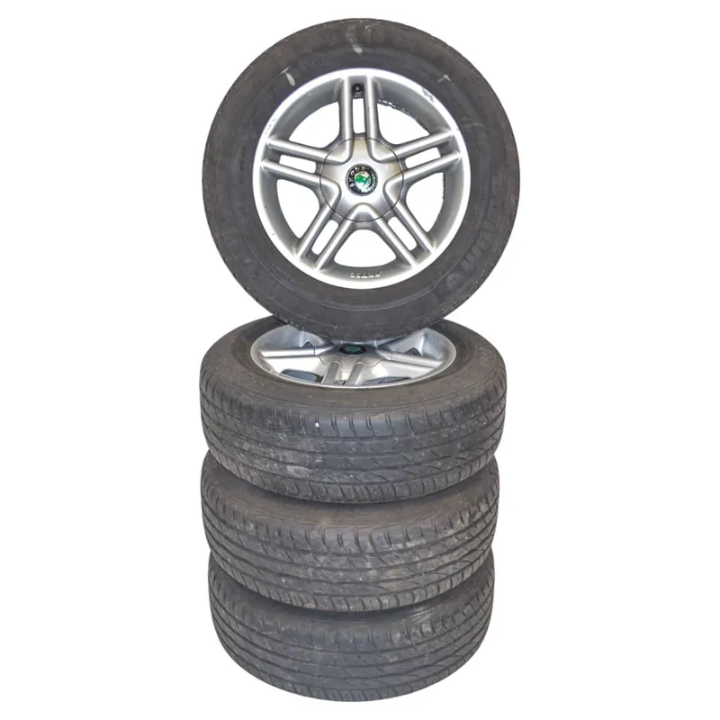 sada kol s pneu ŠKODA 195/65 R15 7Jx15H2 ET38 - lehce poškozené disky Nakupujte Hned