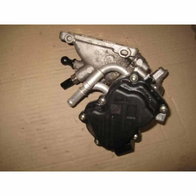 Značkový škrtící klapka + hrdlo VW Passat B8 3G004L128063R04L128059 - poškozený konektor