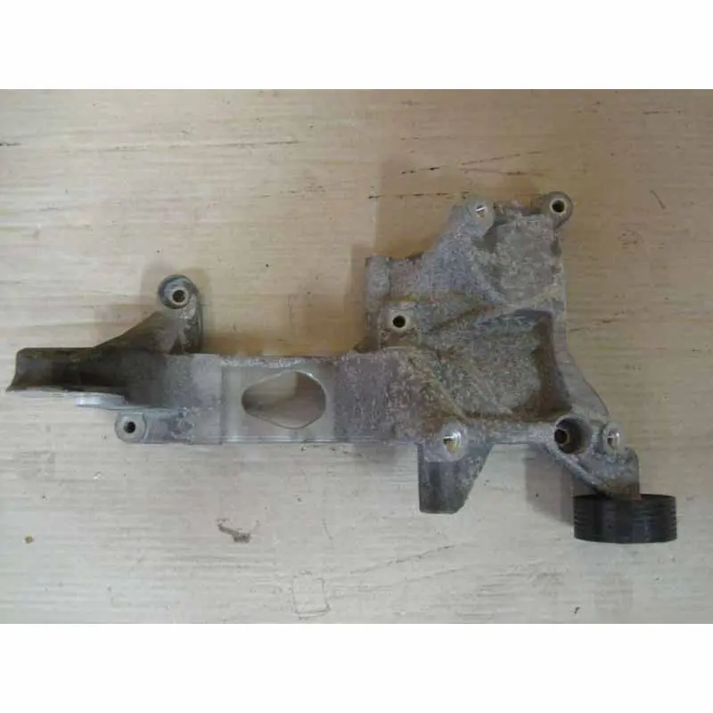 Značkový držák klimakompresoru a alternátoru VW Passat CC 3C8 3,6i03H260089B