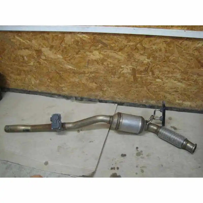 část výfuku + katalyzátorVW Caddy IV lift 2K5 2015-> 2,0 TDI2K0131701D Dokud Zásoby Vydrží