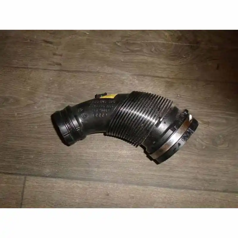 Víkendová Akce trubka sání AUDI A4 8W0 2,0 TDi04L129661B