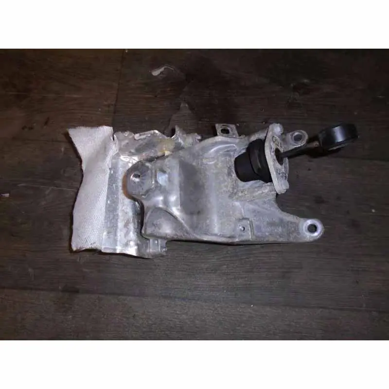 držák motoru pravý - vzpěra AUDI A4 8W0 2,0 TDi DEU4M0199308AD Novinka