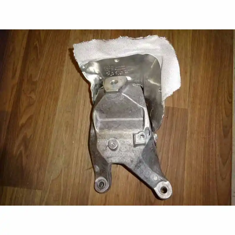 Vrácení Zdarma držák motoru pravý AUDI A6 4G0 (lift) 2,0 TDi DDD4G0199308AA